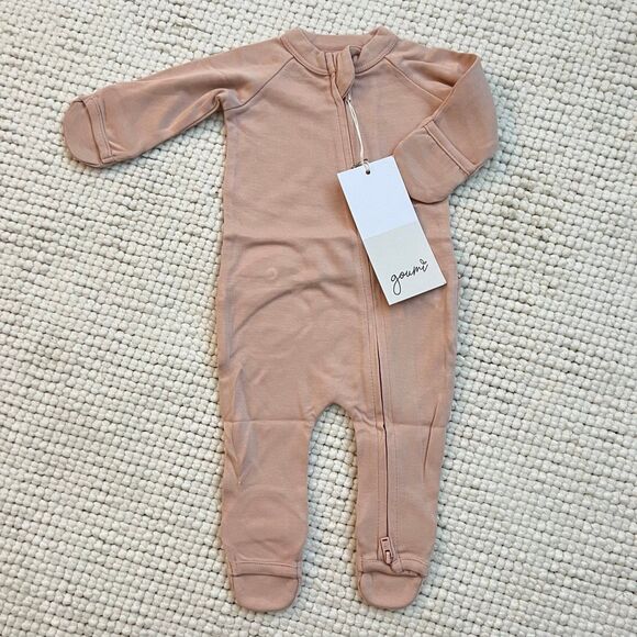 NWT Goumi Kids Rose Baby Footie SZ NB Newborn Pink Bamboo Zippy Sleeper - Picture 1 of 3